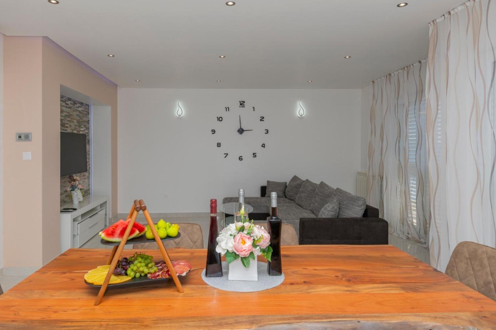 Apartments Radeljic Podstrana Rum bild